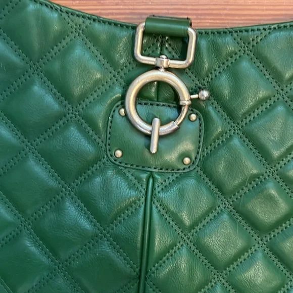 J. Crew🌹VINTAGE ‘08’ large Quincy green quilted - Picture 2 of 9